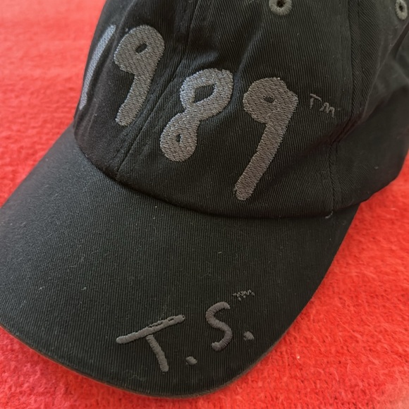 NWOT Rare All Black Taylor Swift 1989 Baseball Cap Hat - Picture 2 of 4